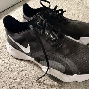Nike Black and White women’s Sneakers